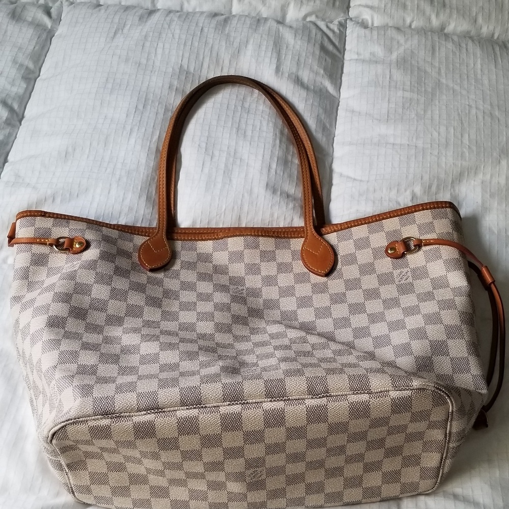 Louis Vuitton Authentic shoulder bag